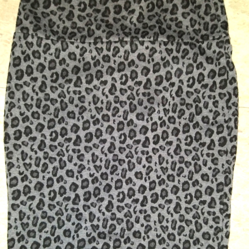 4/$25 Leopard print mini skirt